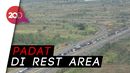 Arus Balik di Tol Cipali Pagi hingga Siang Dilihat dari Udara Arus Balik di Tol Cipali Pagi hingga Siang Dilihat dari Udara