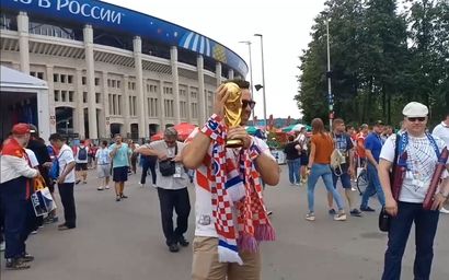 Fans Prancis dan Kroasia Berduyun-duyun ke Stadion Luzhniki