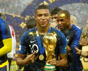 Sanjungan Pele ke Mbappe