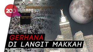 Penampakan Gerhana Bulan Total di Langit Makkah