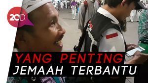 Petugas Haji RI Bantu Jemaah Tersesat Hingga Sulit Aktifkan WA