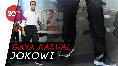 Sepatu Sneakers Temani Jokowi Keliling GIIAS 2018