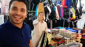 Cara Unik Pedagang Madinah Jajakan Dagangannya