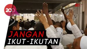 Mengusap-usap Makam Nabi, Bagaimana Hukumnya?