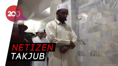 Masyaallah... Imam Masjid Ini Tetap Salat Meski Digoyang Gempa