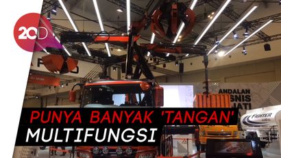Tampang Sangar Truk Fuso Mirip Robot Laba-Laba