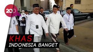 Ketika Menag Lukman Kenakan Sarung Batik dan Slop