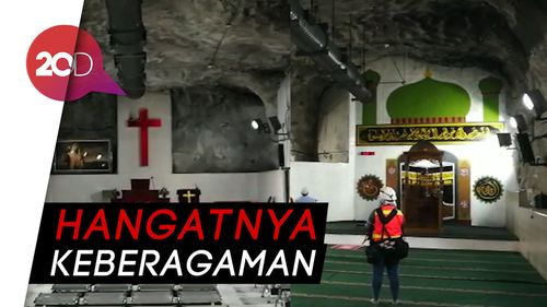Masjid dan Gereja Berdampingan di Bawah Tanah Papua Masjid dan Gereja Berdampingan di Bawah Tanah Papua