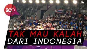 Gaya Totalitas Suporter Thailand Dukung Tim Bulutangkisnya