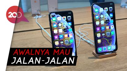 Sejoli dari Bogor Kompak Berburu iPhone Baru di Singapura
