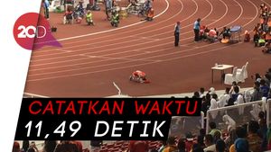 Sujud Syukur Purnomo Raih Emas Lari 100 Meter Tunadaksa