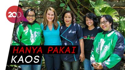 Gaya Melinda Gates saat Nongkrong Bareng Driver Go-Jek di Bali