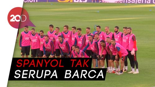 Enrique: Spanyol Bukan Barcelona Enrique: Spanyol Bukan Barcelona