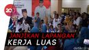Dicurhati Emak-emak Lamongan, Sandi Janjikan Harga Kebutuhan Murah Dicurhati Emak-emak Lamongan, Sandi Janjikan Harga Kebutuhan Murah