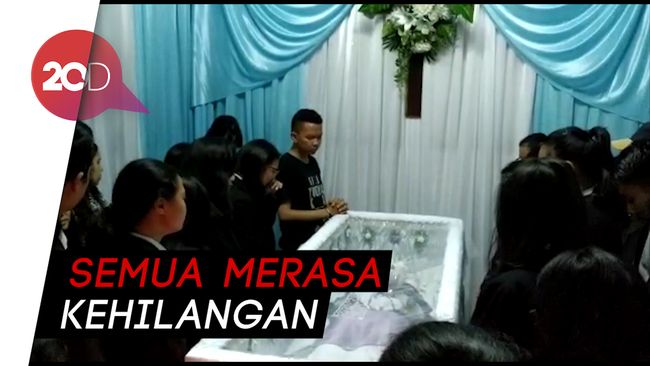 Tangis Keluarga Sambut Jenazah Noven Siswi SMK Korban 