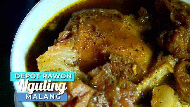 Menyantap Rawon Dengkul  di Depot Rawon  Nguling Malang
