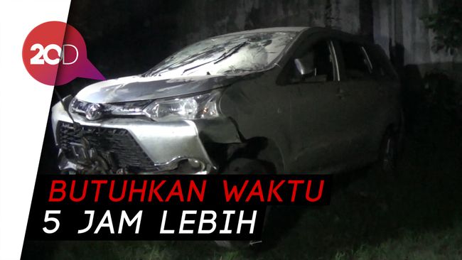 Detik detik Evakuasi Avanza Maut di Sungai Brantas Detik detik Evakuasi Avanza Maut di Sungai Brantas