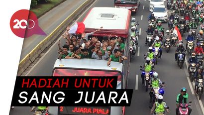 Serunya Garuda Muda Diarak Hingga Istana Negara
