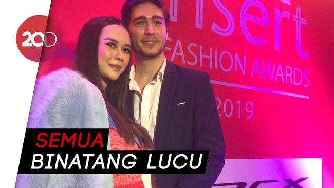 Ekstrem! Aura Kasih Punya Hewan Peliharaan Ular Piton