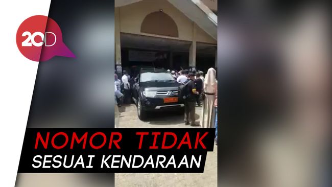 Mobil Berpelat TNI Dipakai di Kampanye Prabowo Ini Mobil Berpelat TNI Dipakai di Kampanye Prabowo Ini