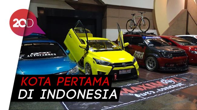 Gokil Ada Pameran Modifikasi  Mobil  Terbesar di  Surabaya 