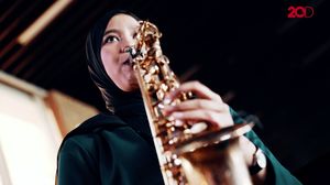 Tissa Tavini, Berani Beda Dengan Saxophonenya