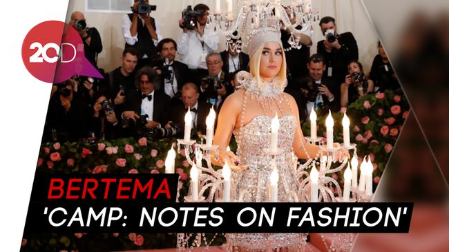 Gaya ''Black-Pink'' Lady Gaga hingga Zendaya di Met Gala 2019