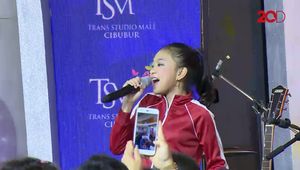 Dengarkan Pesan Positif dari Lagu Get Down Zara Leola