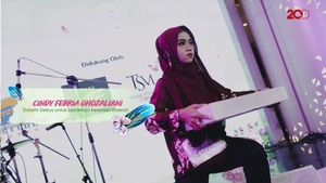 Tekat Cindy Febria Lestarikan Kesenian Debus