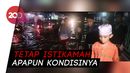 Warga Samarinda Terjang Banjir demi Bisa Tarawih Berjemaah Warga Samarinda Terjang Banjir demi Bisa Tarawih Berjemaah