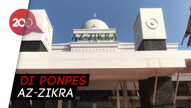 Lantunan Ayat Suci Pelayat Menanti Jenazah Ustaz Arifin Ilham
