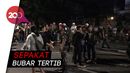 Momen Akrab Polisi-TNI Bersama Massa di Slipi Momen Akrab Polisi-TNI Bersama Massa di Slipi