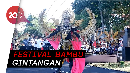 Aksi Model Berlenggak-lenggok dengan Kostum dari Bambu Aksi Model Berlenggak-lenggok dengan Kostum dari Bambu