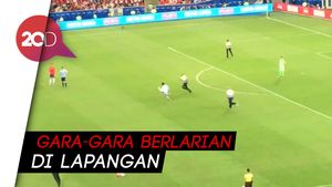 Tekel Keras Bek Chile pada Seorang Suporter