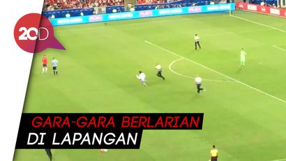 Tekel Keras Bek Chile pada Seorang Suporter