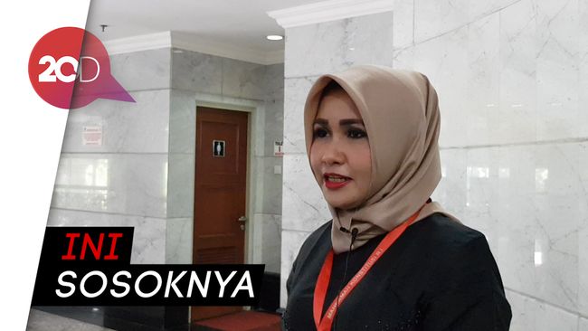 Fakta-fakta Evi yang Digugat ke MK karena Foto ‘Kelewat Cantik’