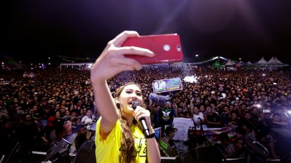 Nella Kharisma Goyang Kota Cimahi dengan Cendol Dawet