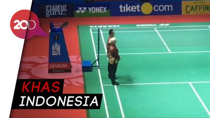 Berbatik! Gaya Wasit dan Hakim Garis di Indonesia Open 2019