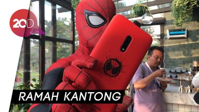  Wow! Ada Spider-man di Ponsel Premium Realme X