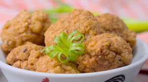 Kres! Bikin Sendiri Bakso Goreng Ayam yang Renyah Enak