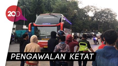Tiba di SUGBK, Bus Timnas Malaysia Dikawal Barracuda
