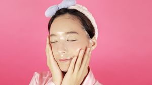 Suka Mencoba Masker Alami? Yuk, Coba Buat Masker Stroberi!