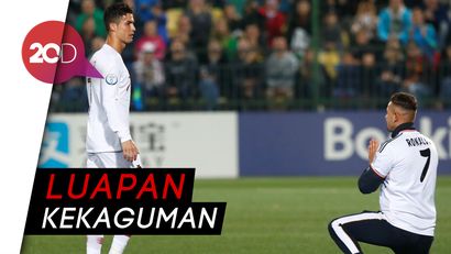 Detik-detik Seorang Fans Berlutut di Depan Ronaldo