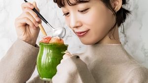 Menyehatkan, Yuk Coba Smoothie Bayam dan Apel Hangat Ini!