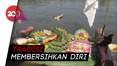 Melihat Tradisi Melluas di Sungai Maloso Polman