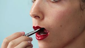 Bebas Bahan Kimia, Yuk Coba Buat Makeup DIY yang Bisa Dimakan Ini