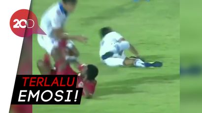 Moment Patrich Wanggai Diberi Kartu Merah 