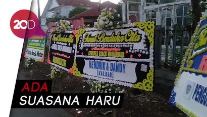 Karangan Bunga Berjajar di Rumah Duka Pembalap Afridza Munandar