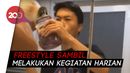 Gaya Nyentrik Pemuda Jepang saat Dribble Bola Gaya Nyentrik Pemuda Jepang saat Dribble Bola