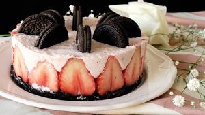 Resep Kue : Cheesecake Stroberi Oreo No Bake